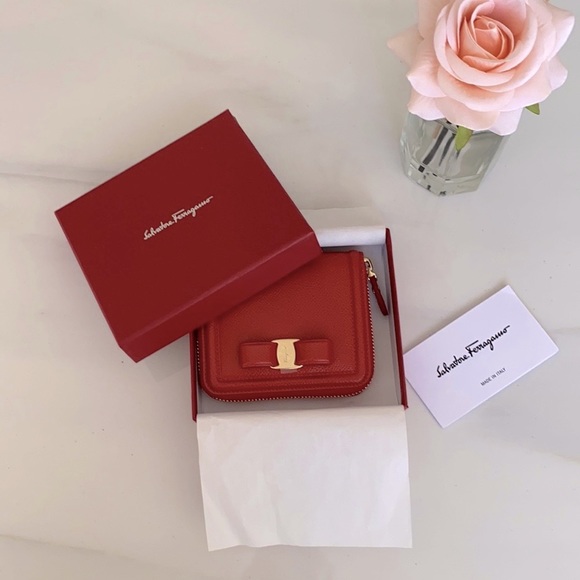 Salvatore Ferragamo Vara Bow Zip Wallet - Picture 7 of 10